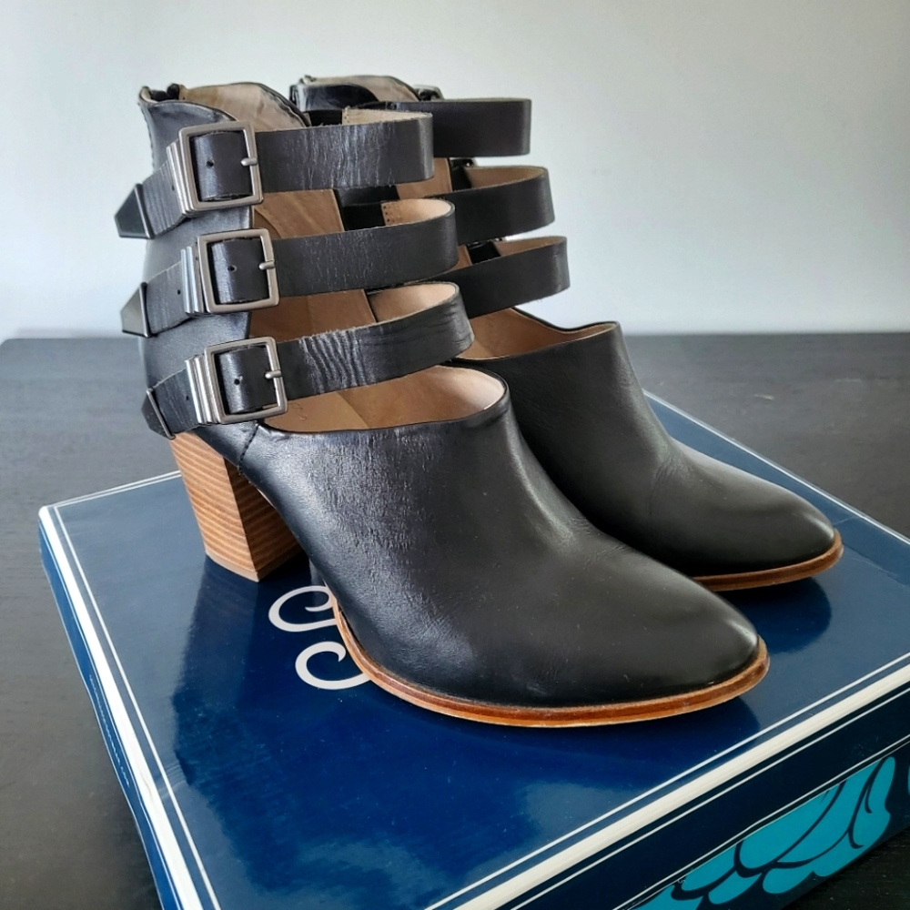 Seychelles Haywire Black Buckle Strap Ankle Booties